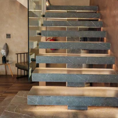 revestimento-de-escadase-e-pisos-em-pedras-naturais-800×411