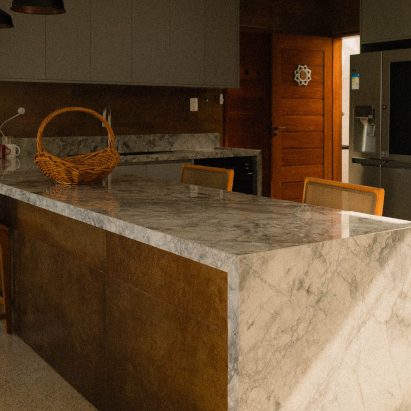 Ilha-de-cozinha-em-quartzito-800×411
