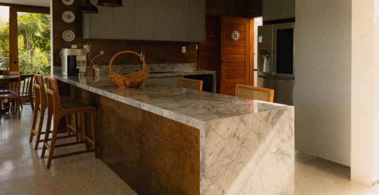Ilha-de-cozinha-em-quartzito-800×411